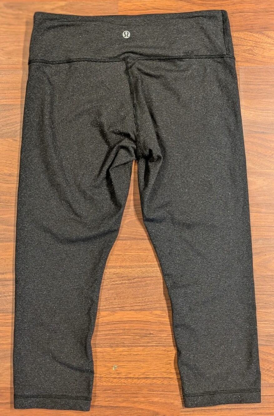 Lululemon Women’s Size 8 Black Heathered Cropped Leggings Yoga Pants